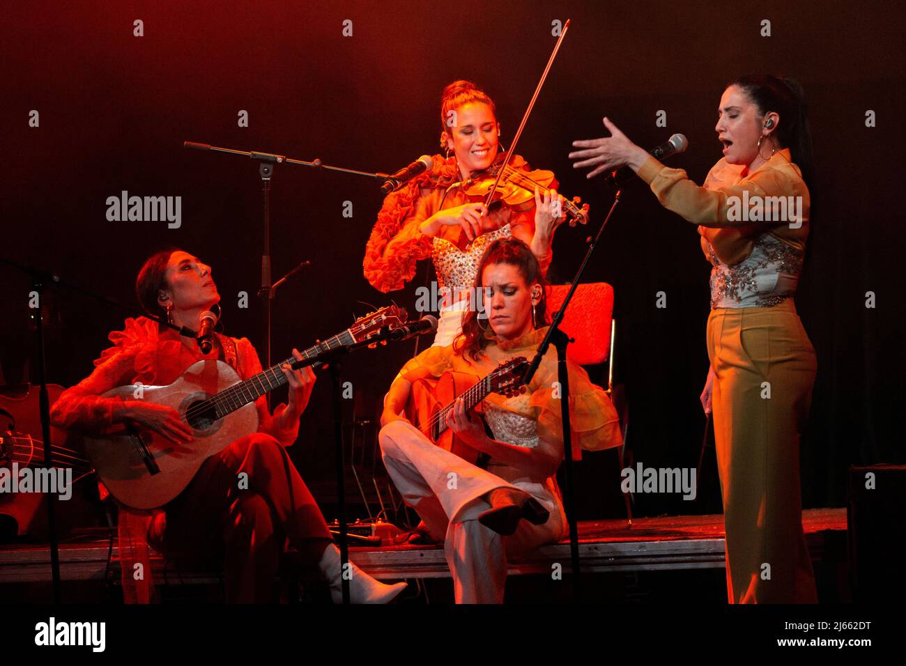 BARCELLONA, ESPAÑA – ABRIL 27. Las Migas en concierto como parte del Guitar BCN en la sala Luz de gas el 27 de abril de 2022 en Barcelona, España. (Fot Foto Stock