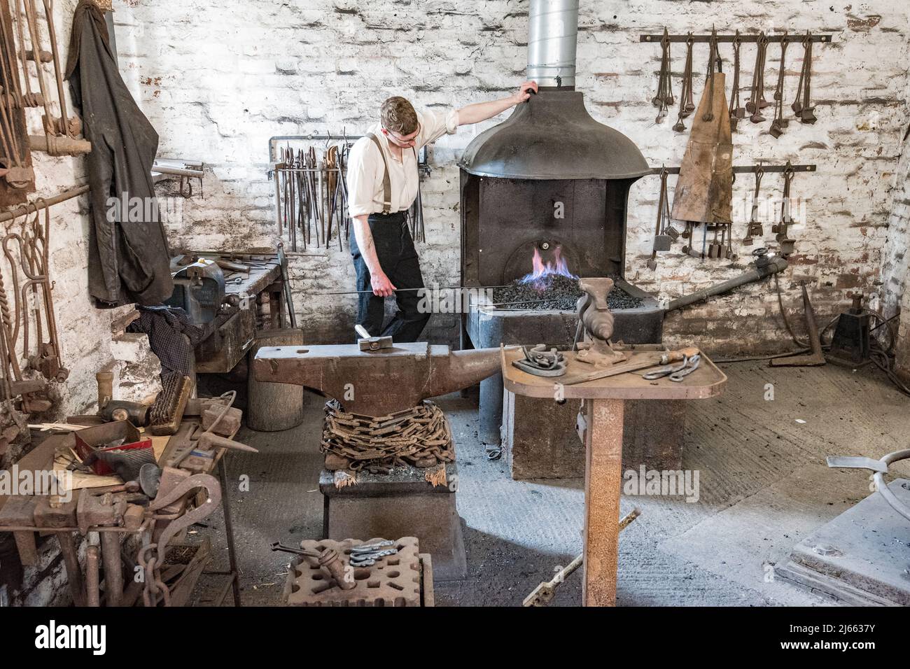 Blist Hills, città vittoriana, parte della Gola di Ironbridge, patrimonio dell'umanità dell'UNESCO, Telford. Un museo all'aperto di strade, negozi, mestieri, industria ecc Foto Stock