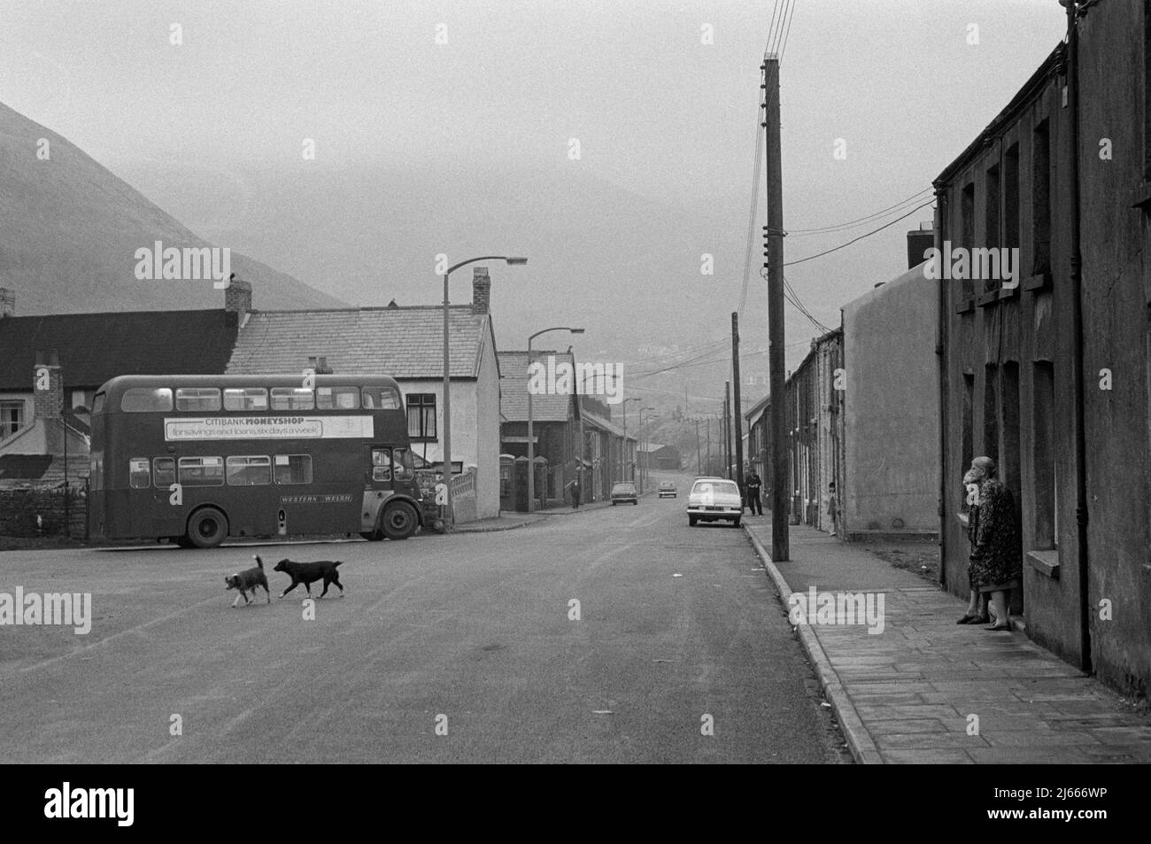 Nel villaggio minerario di Blaencwm, Treherbert, Rhondda Fawr, Galles del Sud, 1973 Foto Stock