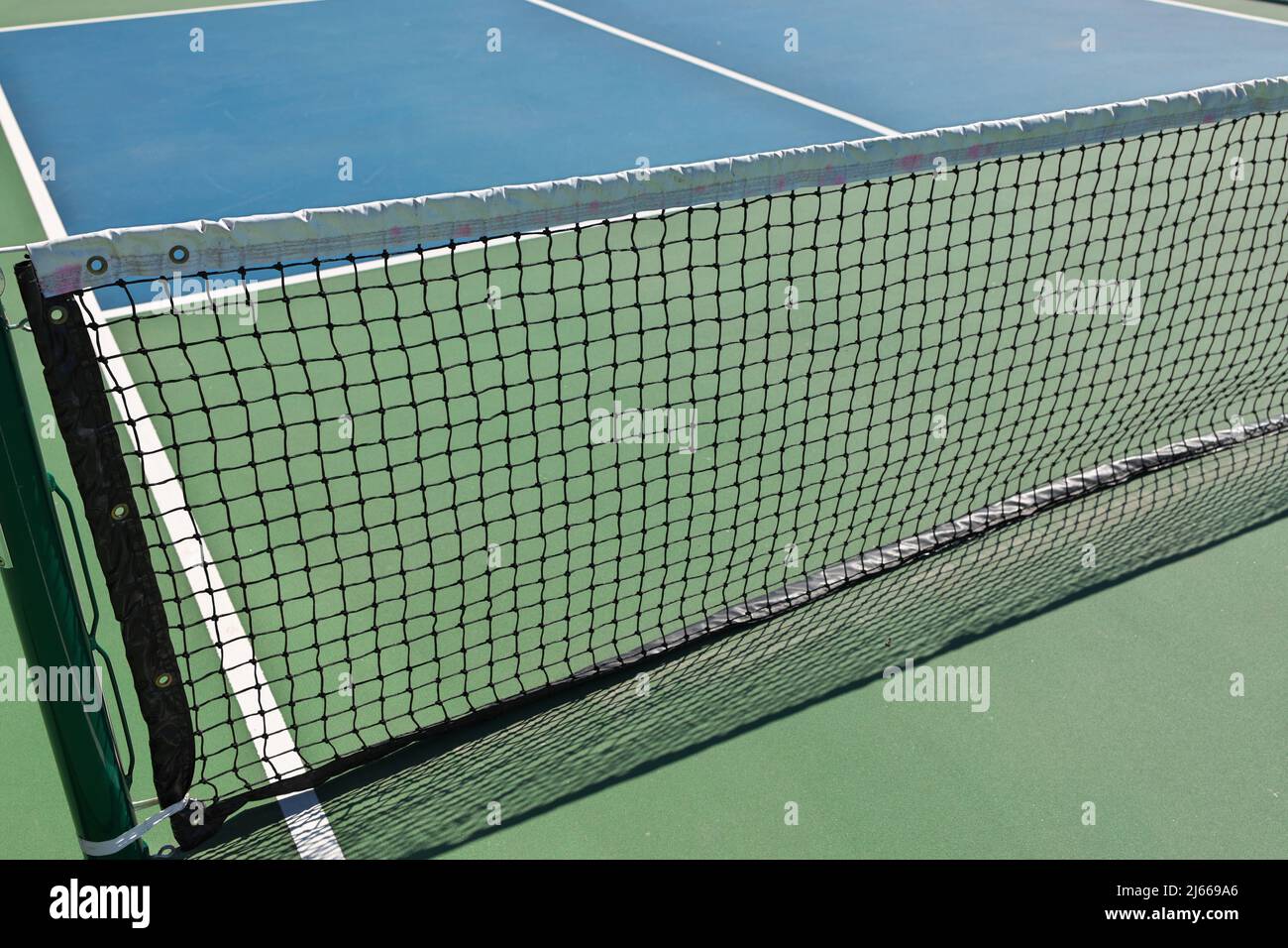 Pickleball è uno sport racket di paddleball che combina elementi di badminton, ping pong e tennis. Foto Stock