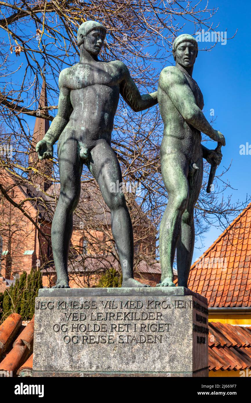 Statua di Hroar e Helge (leggendari re danesi), Roskilde, Danimarca Foto Stock