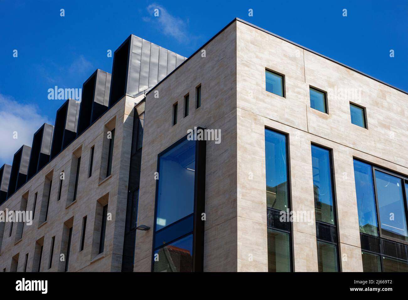 Cheng Yu Tung edificio, precedentemente Northgate House, Cornmarket St, Oxford; un hub digitale nel Jesus College apertura nel 2022m progettato da architetti mica Foto Stock