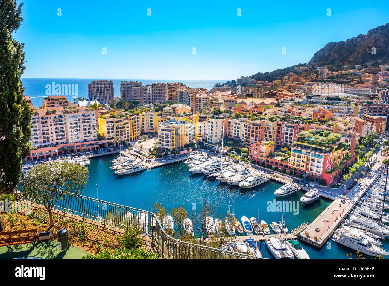 Monaco, Monaco - Aprile 5 2022 - barche a vela nel porto di Port de Fontvieille Foto Stock