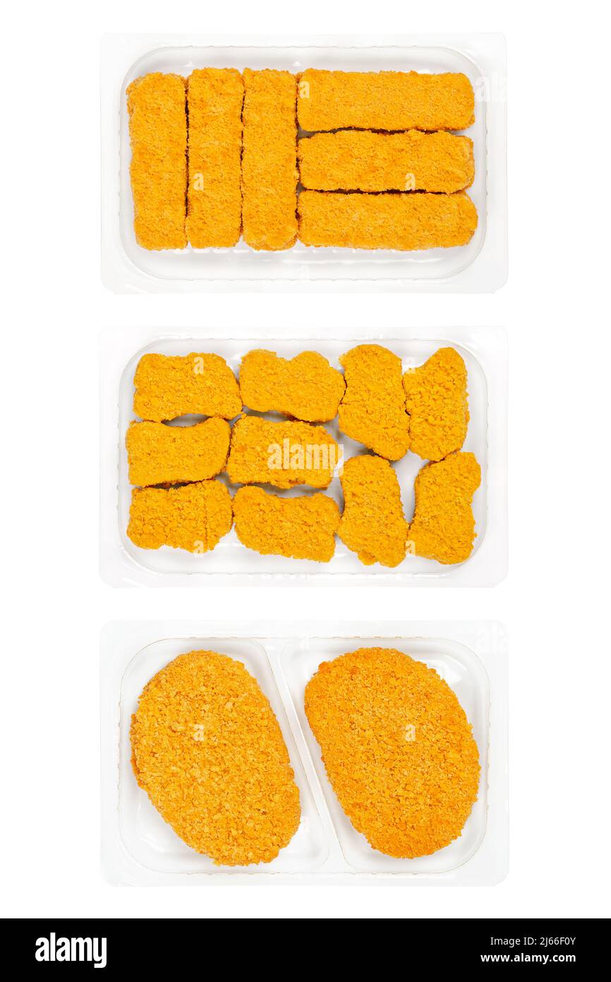 Bastoncini, nocciole e cotolette vegani impanati, in vassoi di plastica trasparente. Dita di pesce vegano, nocciole e fette di schnitzel, a base di soia e proteine del grano. Foto Stock