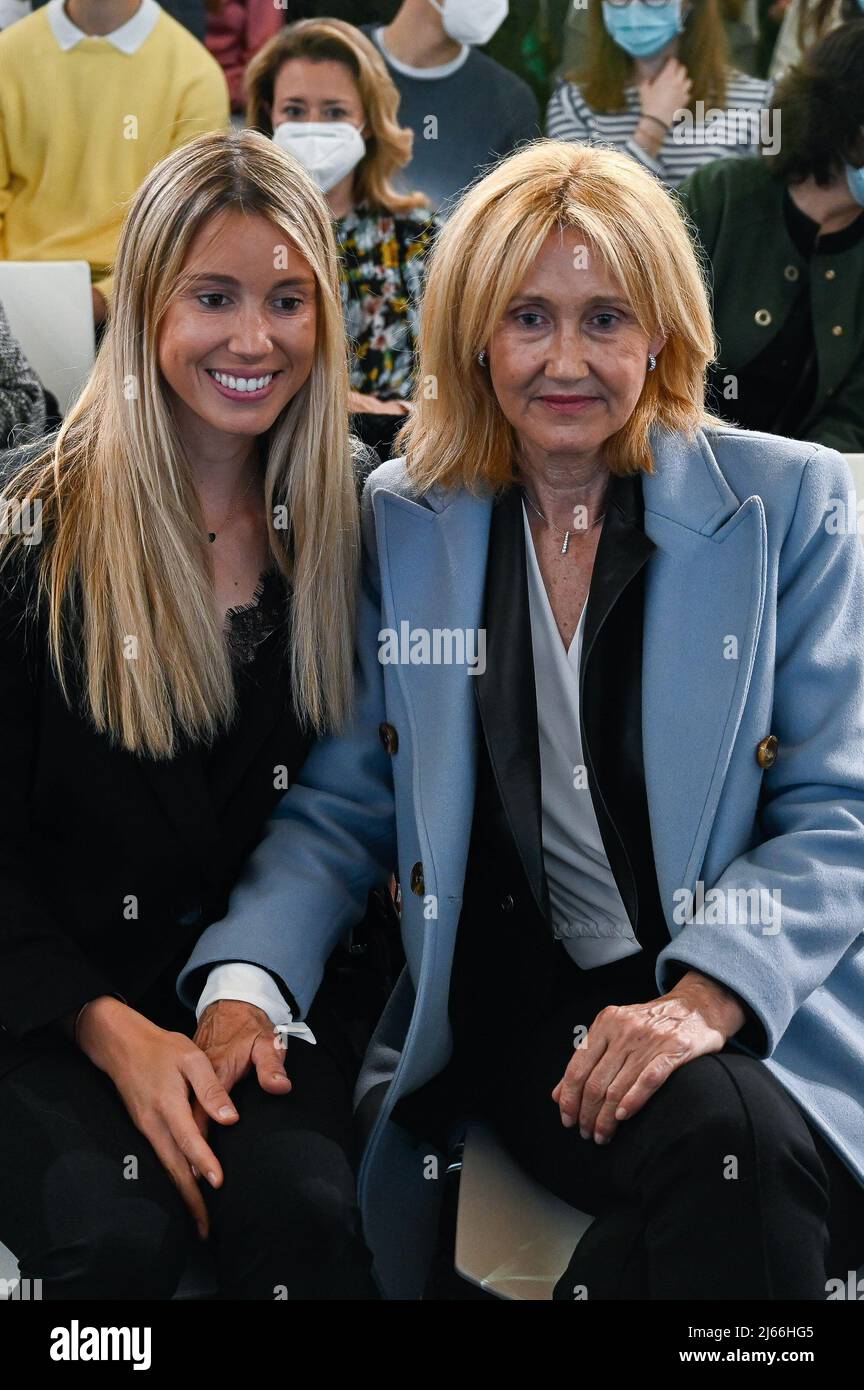 Madrid, Spagna. 28th Apr 2022. Maria Isabel Nadal (L) e Ana Maria Parera (R) partecipano alla presentazione della UAX Rafa Nadal Sports University nel Campus dell'Universidad Alfonso X el Sabio di Madrid. Credit: SOPA Images Limited/Alamy Live News Foto Stock