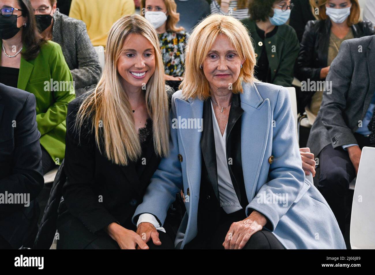 Madrid, Spagna. 28th Apr 2022. Maria Isabel Nadal (L) e Ana Maria Parera (R) partecipano alla presentazione della UAX Rafa Nadal Sports University nel Campus dell'Universidad Alfonso X el Sabio di Madrid. (Foto di Atilano Garcia/SOPA Images/Sipa USA) Credit: Sipa USA/Alamy Live News Foto Stock