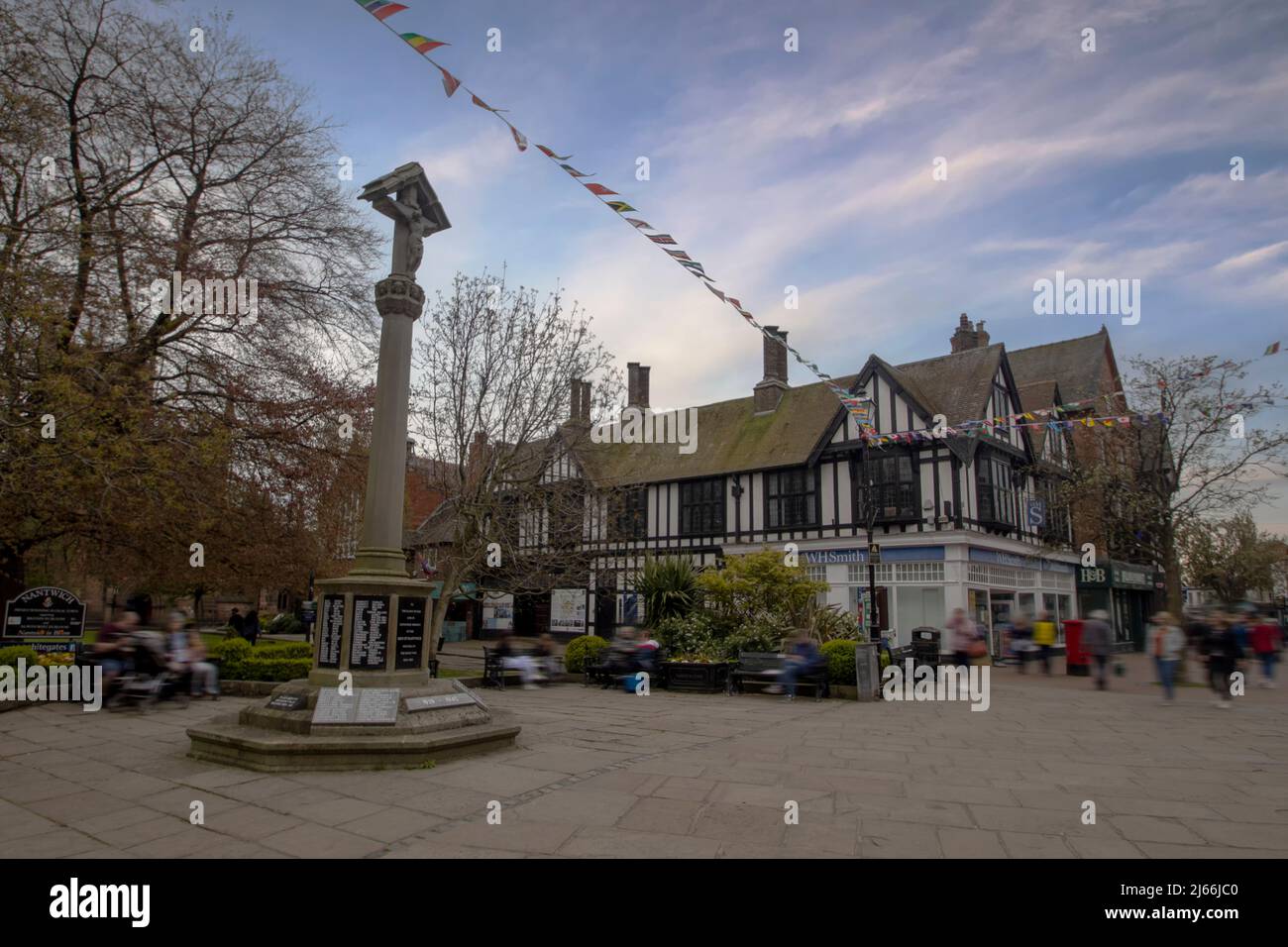 Il War Memorial nel centro di Nantwich, Cheshire, Regno Unito Foto Stock