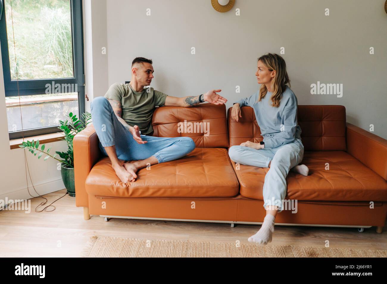 Giovane coppia sposata litigare, crisi nel rapporto. Foto Stock