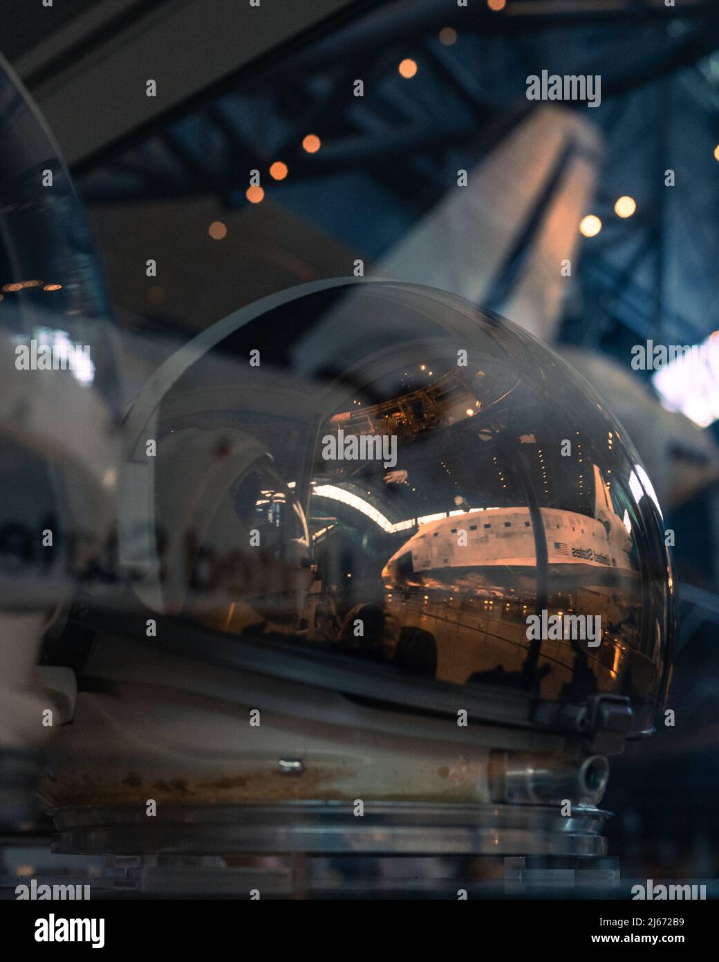 Casco astronauta con riflessione al National Air and Space Museum Foto Stock