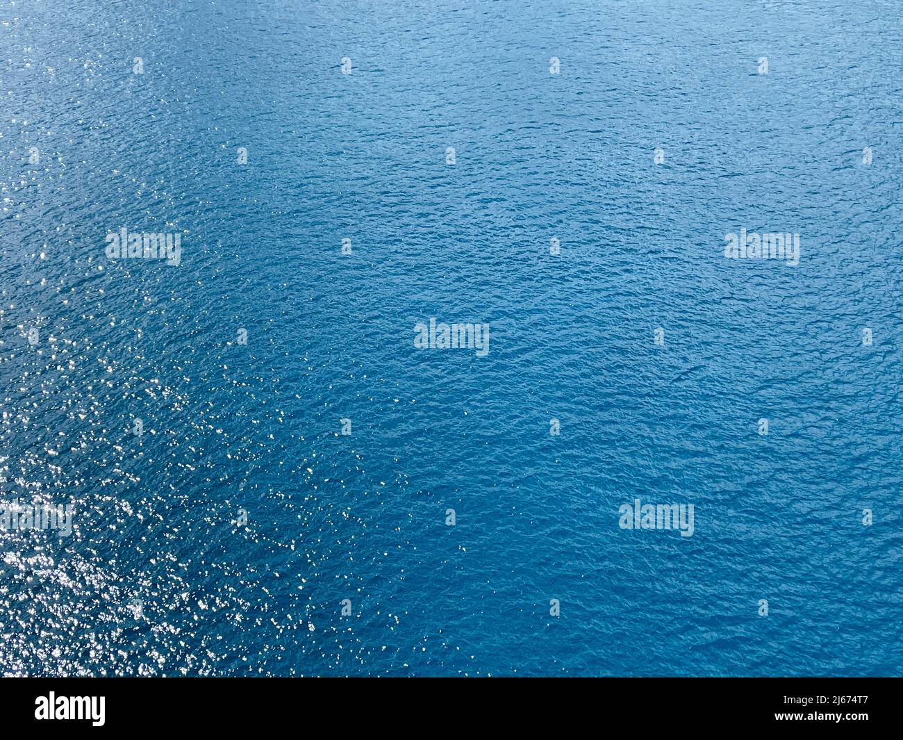 Le acque turchesi del Mar dei Caraibi che possono essere utilizzate come sfondo. Foto Stock