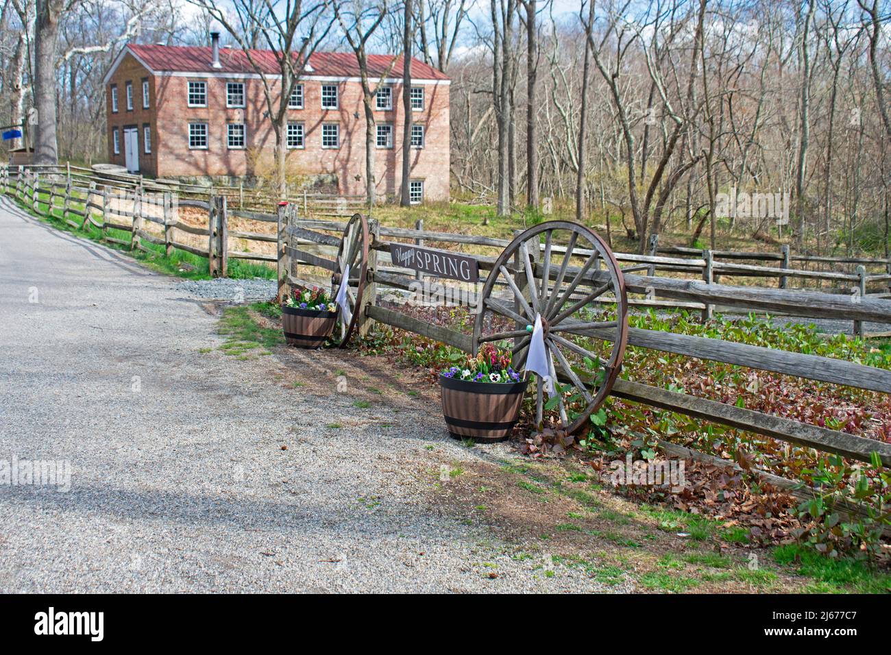 Accogliente primavera mentre inizia a prendere possesso al Allaire state Park, New Jersey -02 Foto Stock