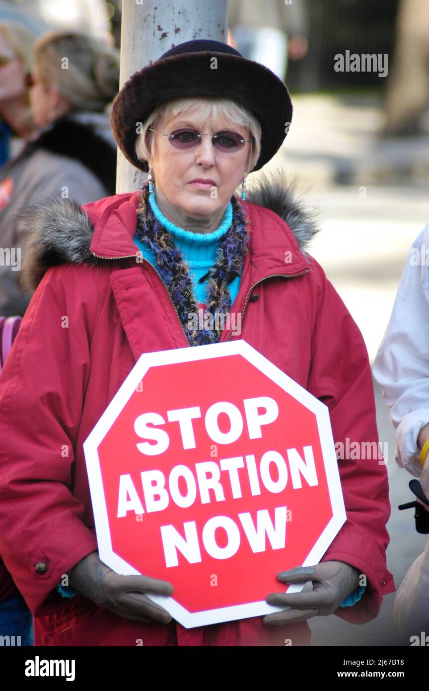 Manifestazione contro l'aborto e la legge sulla vita professionale presso l'edificio del Campidoglio dello Stato della Georgia ad Atlanta USA azioni politiche sulle donne Foto Stock