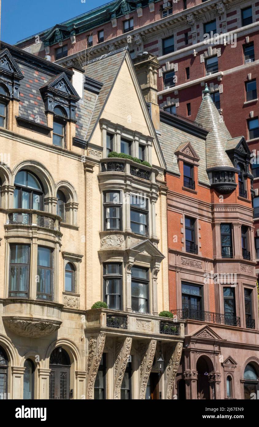 Tre case nel Central Park West Historic District sono state costruite nel 1887, all'angolo di W. 85th Street, New York City, USA 2022 Foto Stock