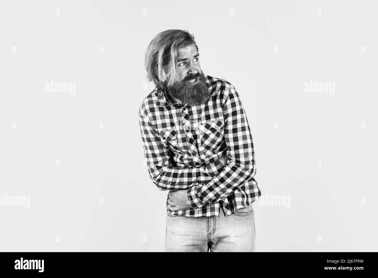 Hipster caucasico maturo con acconciatura alla moda in camicia a scacchi con mal di stomaco, trattamento Foto Stock
