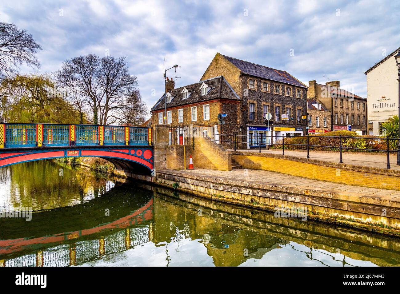 Ponte sul fiume Little Ouse a Thetford, Norfolk, Regno Unito Foto Stock