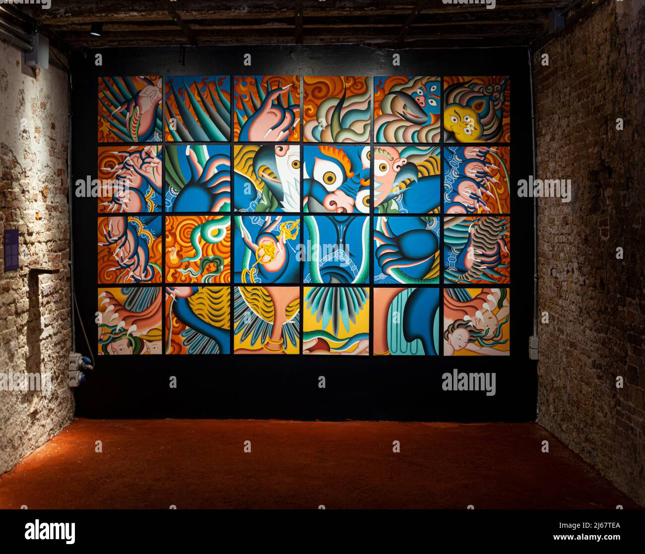 VENEZIA, ITALIA - Aprile 20: Dipinto di Tsherin Sherpa che espone artista del padiglione nazionale del Nepal alla biennale di Venezia 59th il 20 Aprile 2022 Foto Stock