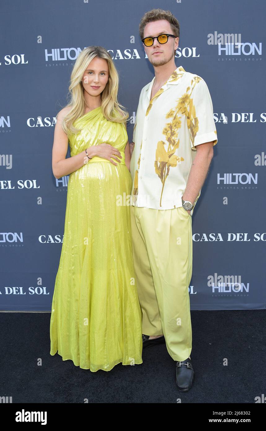 California, Stati Uniti. 28th Apr 2022. Tessa Grafin von Walderdorff e Barron Hilton II arrivo a Goddess Group Art show ospitato da Casa del Sol e la famiglia Hilton a Bel Air, CA il 28 aprile 2022 © OConnor / AFF-USA.com Credit: AFF/Alamy Live News Foto Stock