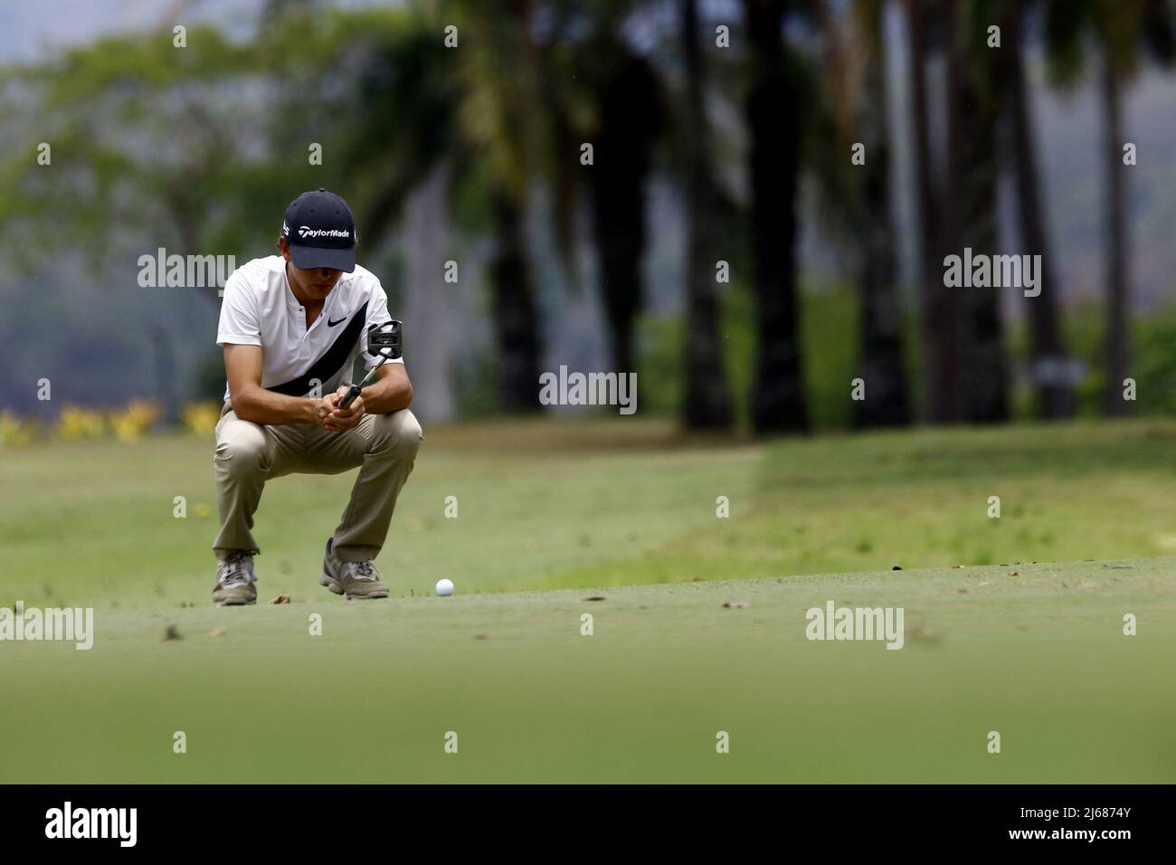 27 aprile 2022, Valencia, Carabobo, Venezuela: 27 APRILE, 2022. XXXVIII Venezuela Open Golf Championship, Toyota Cup, con la partecipazione di golfisti professionisti provenienti dal Venezuela (residenti nel paese e all'estero), Colombia e Messico, si svolge presso le strutture del Guataparo Country Club nella città di Valencia, Stato Carabobo. Foto: Juan Carlos Hernandez (Credit Image: © Juan Carlos Hernandez/ZUMA Press Wire) Foto Stock