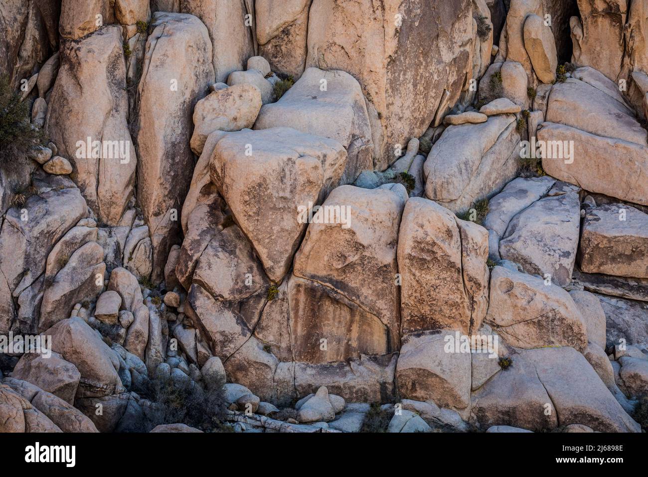 Formazioni rocciose vicino all'Indian Cove e all'area di utilizzo giornaliero del Rattlesnake Canyon, il Joshua Tree National Park. Foto Stock