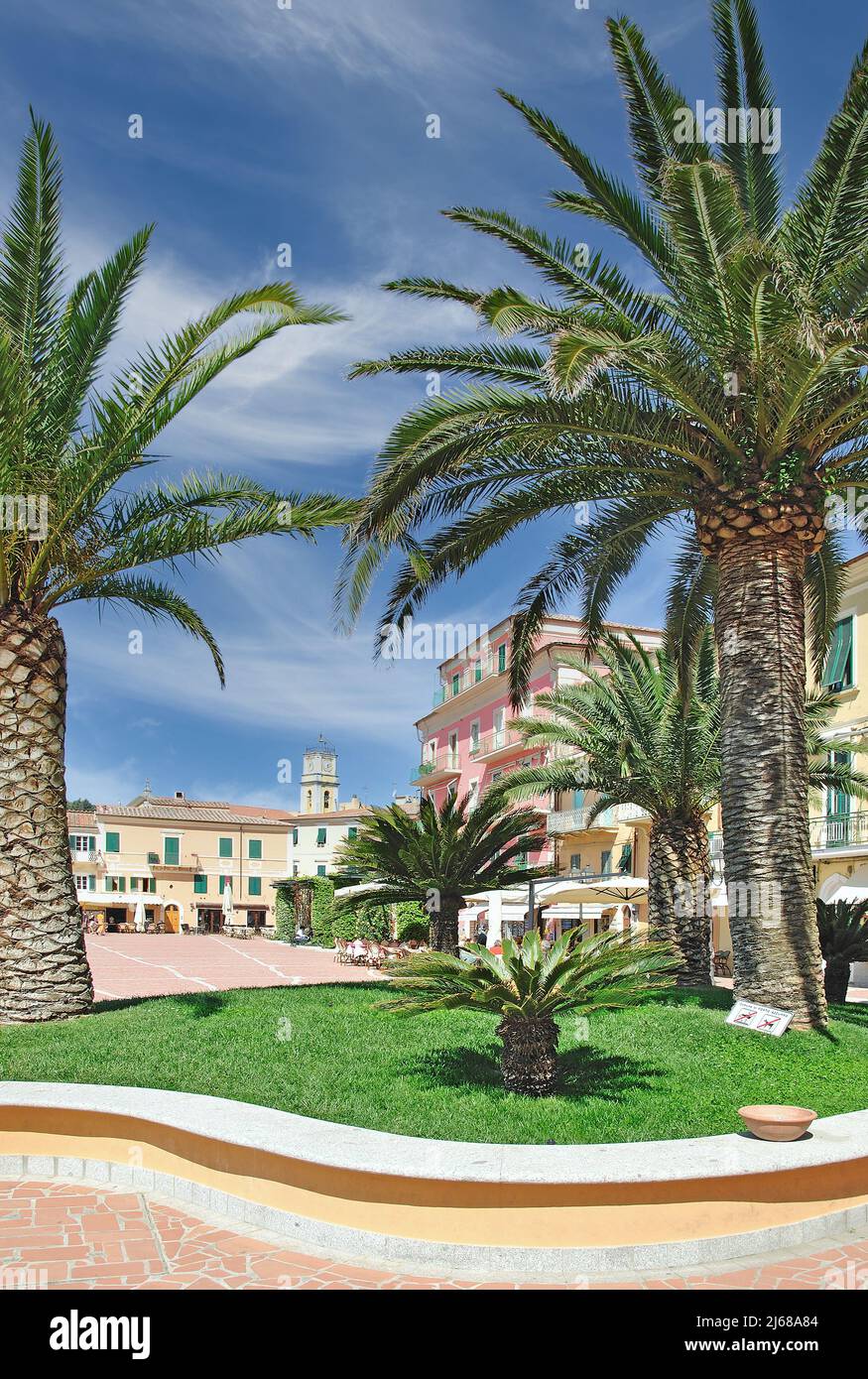 Piazza di Porto Azzurro,Isola d'Elba,Toscana,Mar mediterraneo,Italia Foto Stock