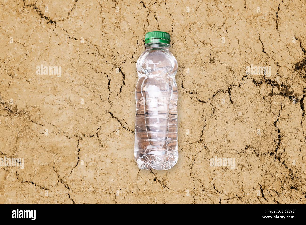 Deserto di bottiglia d'acqua immagini e fotografie stock ad alta  risoluzione - Alamy