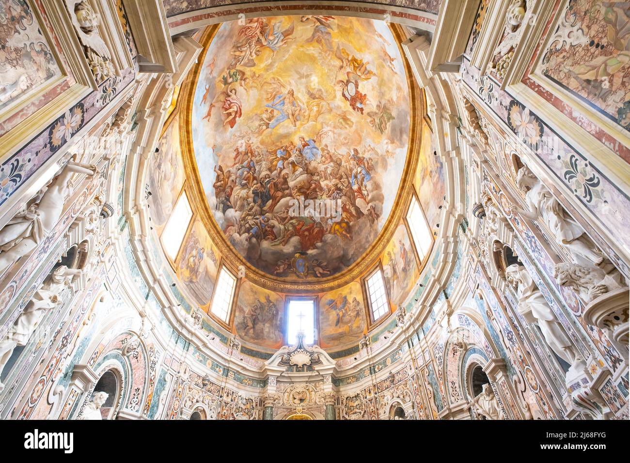 Cappella di San Cataldo alla Cattedrale di Taranto. Un pezzo di barocco napoletano in Puglia. La decorazione affresco della cupola di Paol Foto Stock