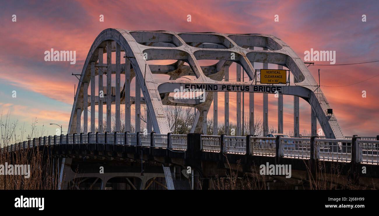 Selma, Alabama, USA-1 marzo 2022: Panorama dello storico Edmund Pettus Bridge a Selma, la vista dei sanguinosi pestaggi domenicali durante i diritti civili Foto Stock