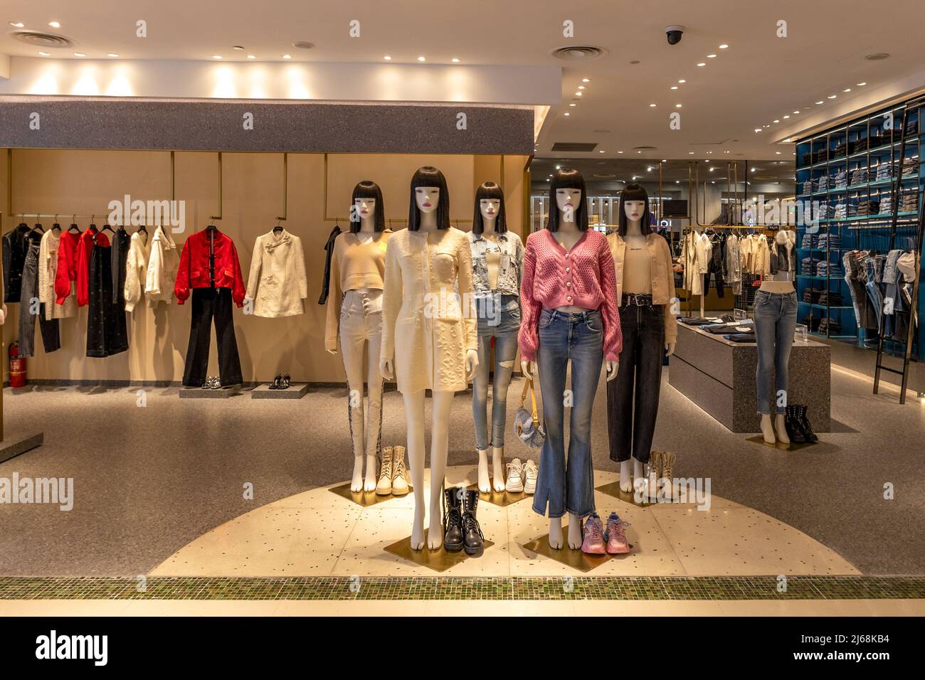 Esposizione di prodotti per negozi di abbigliamento di Shanghai Foto Stock