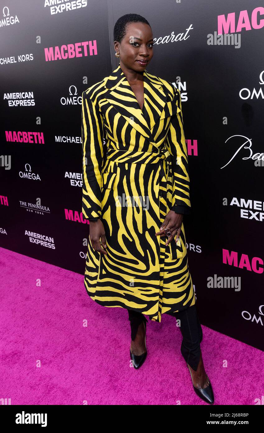 28 aprile 2022, New York, New York, Stati Uniti: L'attrice Danai Gurira indossa un abito da Proenza Schouler partecipa alla 'Macbeth' notte di apertura di Broadway al Teatro Longacre (immagine di credito: © Lev Radin/Pacific Press via ZUMA Press Wire) Foto Stock