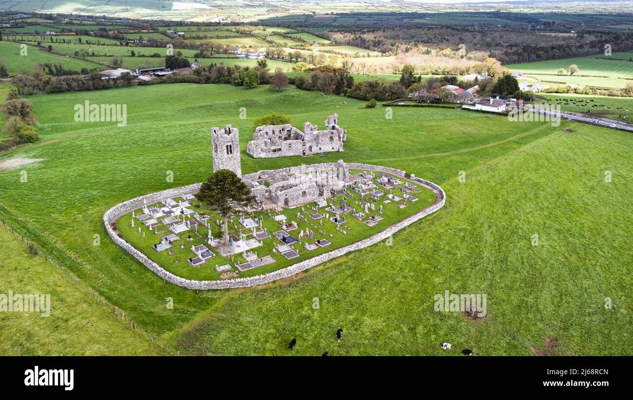 Vista aerea delle rovine di Slane Abbey nella contea di Meath Ireland. Foto Stock