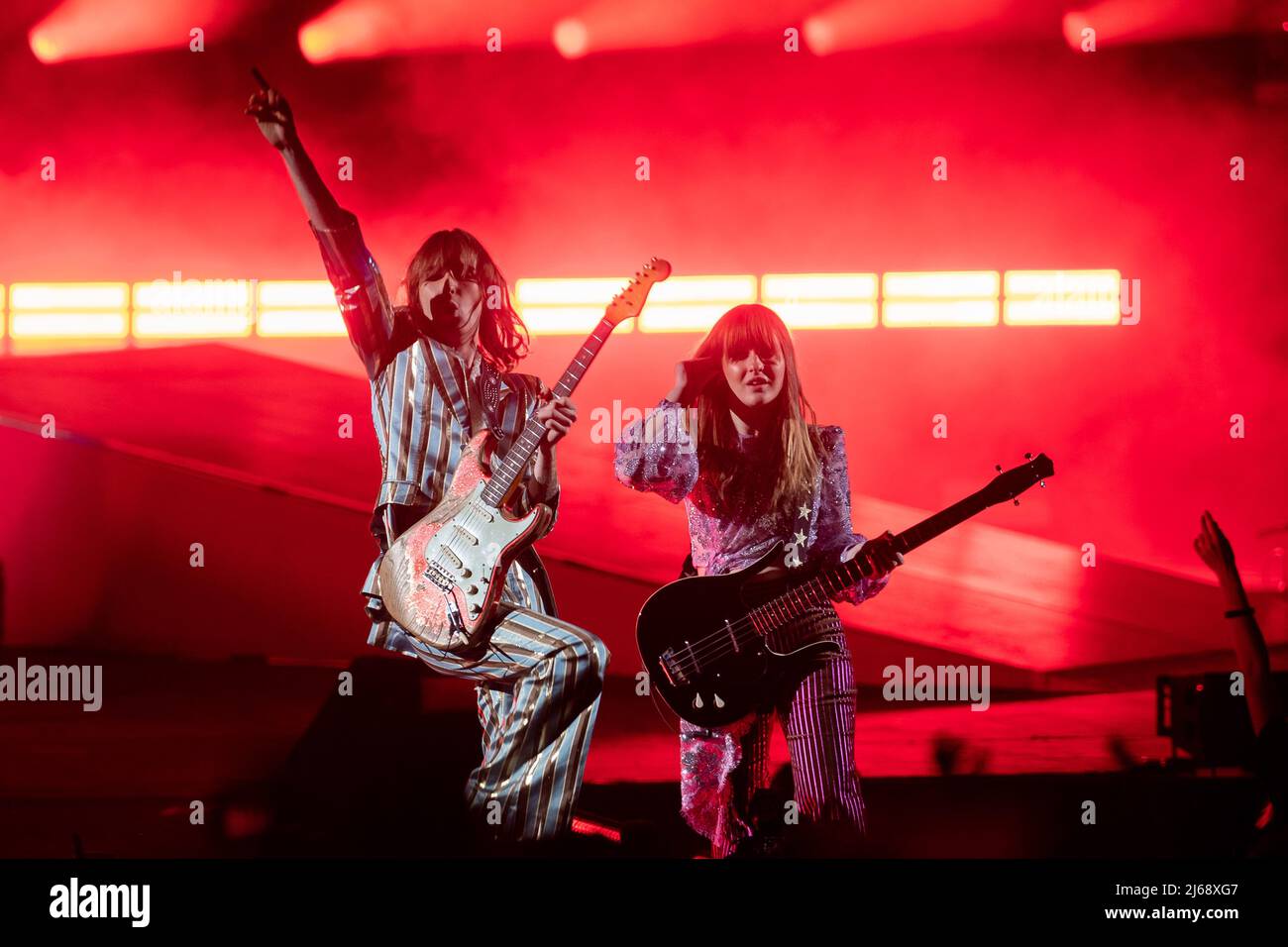 Arena di Verona, Verona, 28 aprile 2022, Thomas raggi - Victoria De Angelis - Maneskin nel corso del 2022 Maneskin live at Arena di Verona - Music C Foto Stock