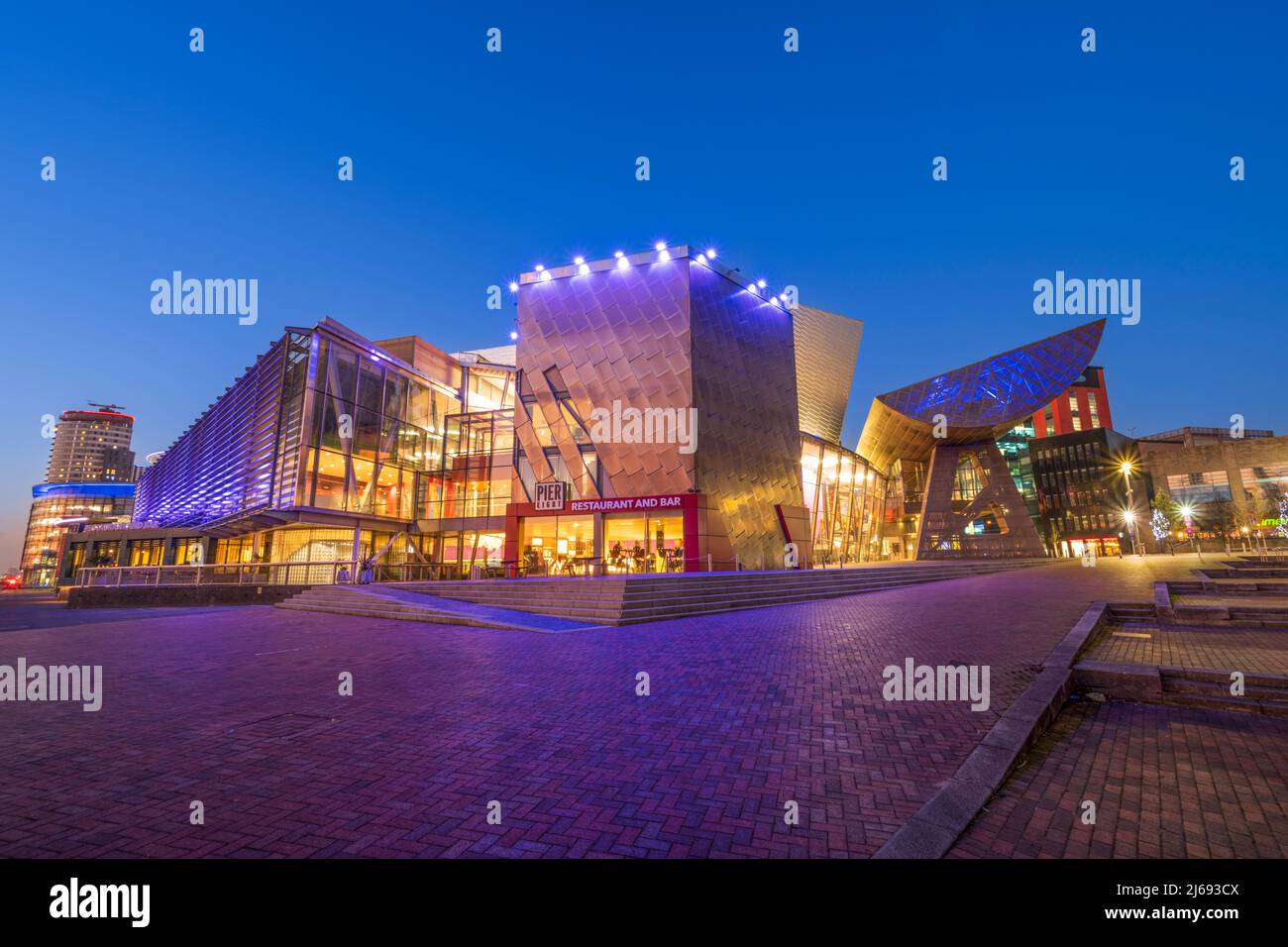 Lowry Center al tramonto, Salford Quays, Manchester, Inghilterra, Regno Unito Foto Stock