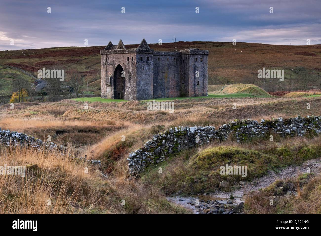 Hermitage Castle, Liddesdale, Hawick, Roxburghshire, Scottish Borders, Scozia, Regno Unito, Europa Foto Stock