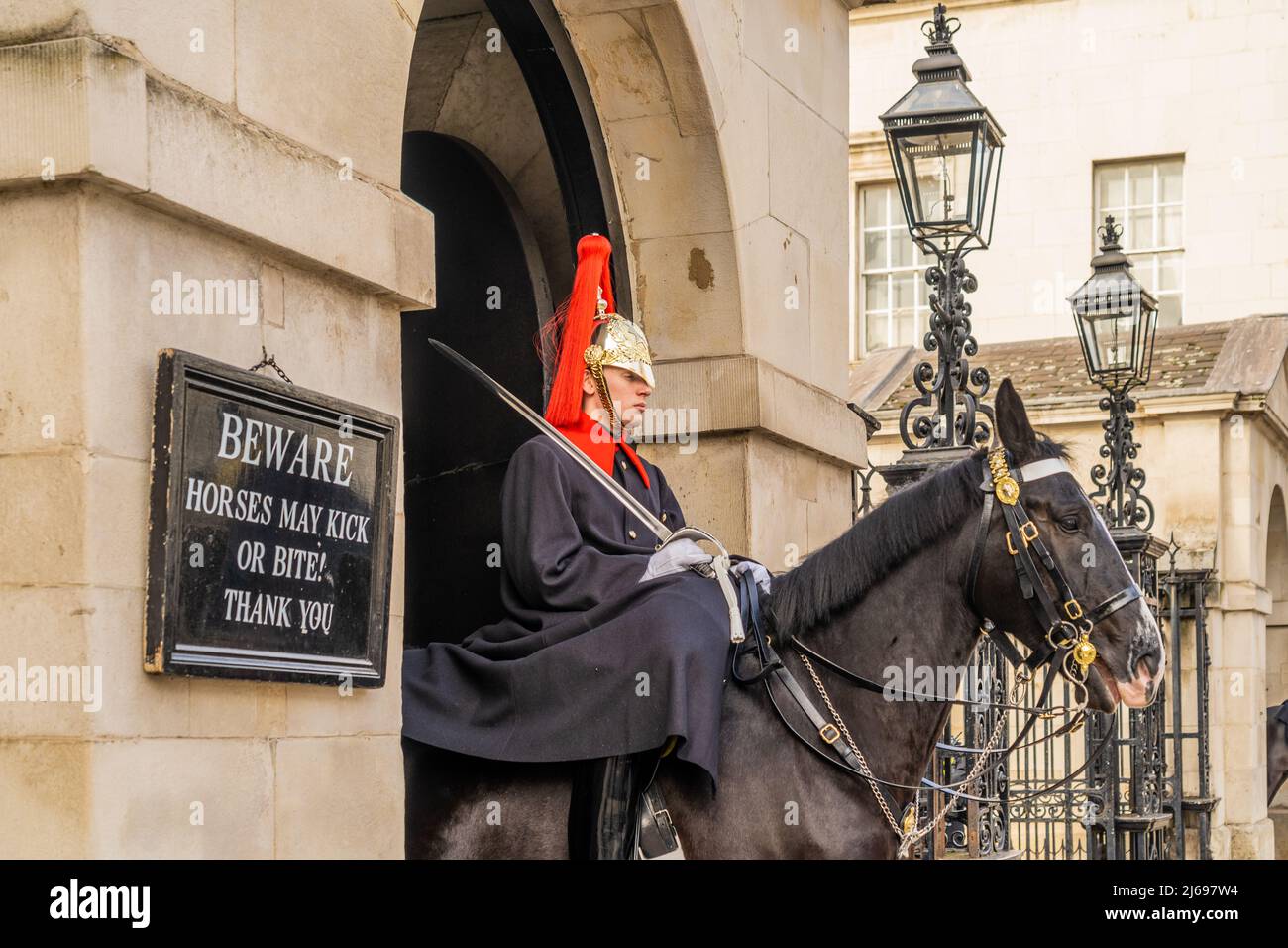 Queens Life Guard, Horse Guards, Whitehall, Londra, Inghilterra, Regno Unito Foto Stock