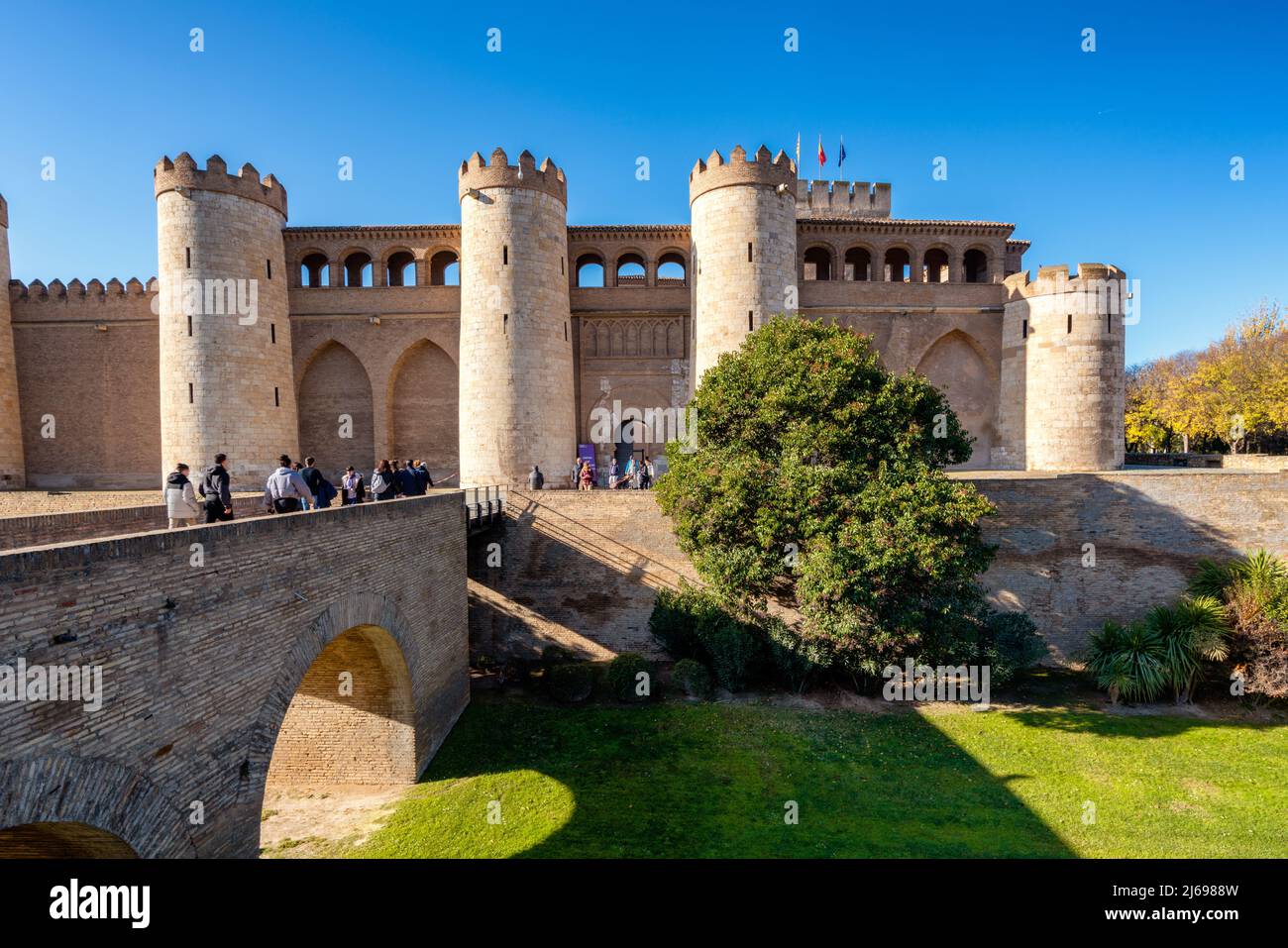 Aljaferia fortificato medievale palazzo islamico esterno, Saragozza, Aragona, Spagna, Europa Foto Stock