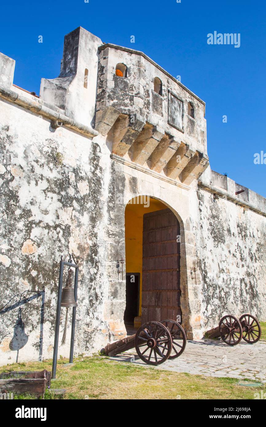 Puerto del Tierra, il muro coloniale fortificato, la città vecchia, patrimonio dell'umanità dell'UNESCO, San Francisco de Campeche, stato di Campeche, Messico Foto Stock