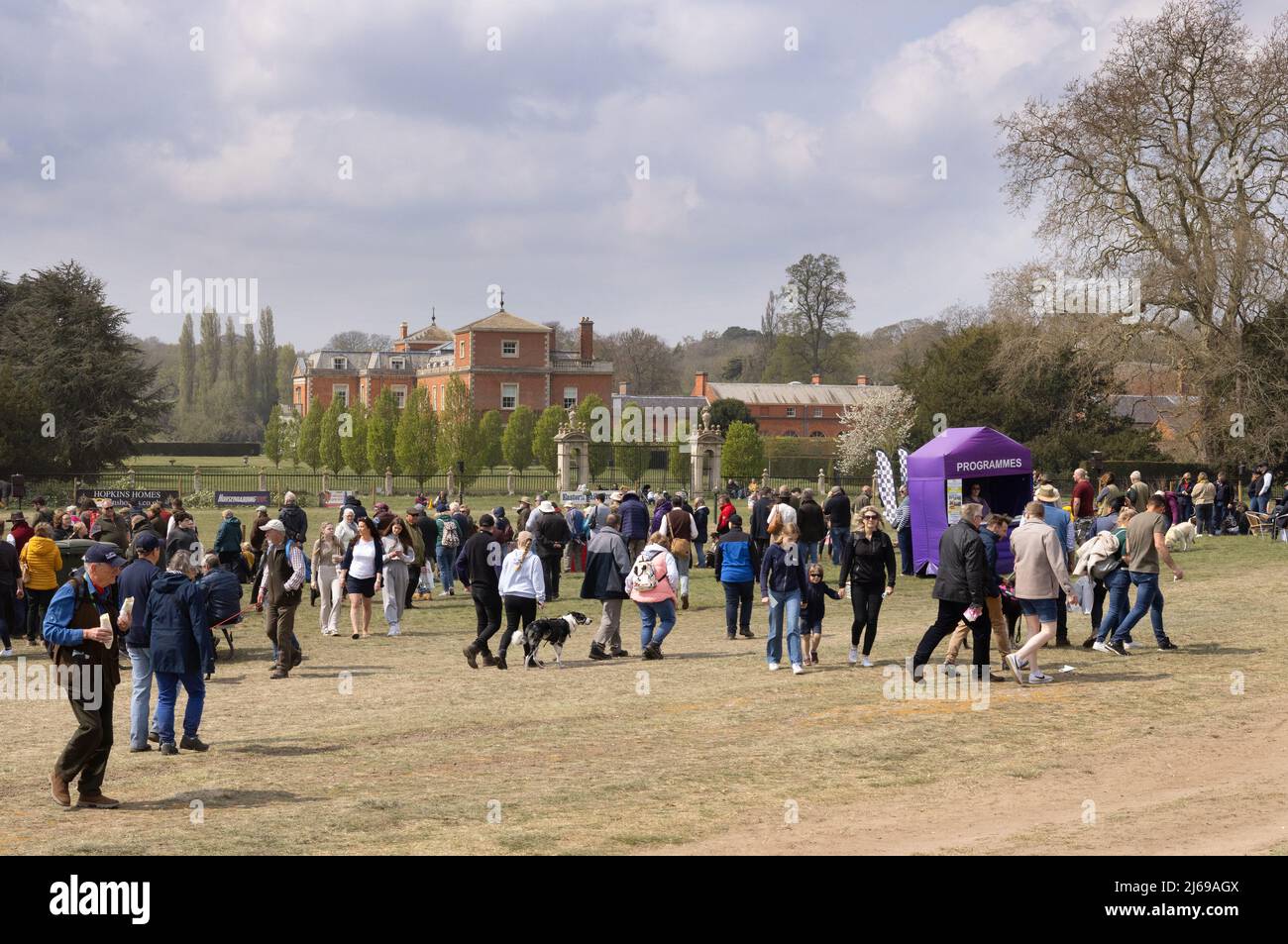 Country estate UK; The Euston Estate, and Euston Hall, ospita ogni anno una folla di persone alla East Anglian Game & Country fair, Euston, Suffolk UK Foto Stock