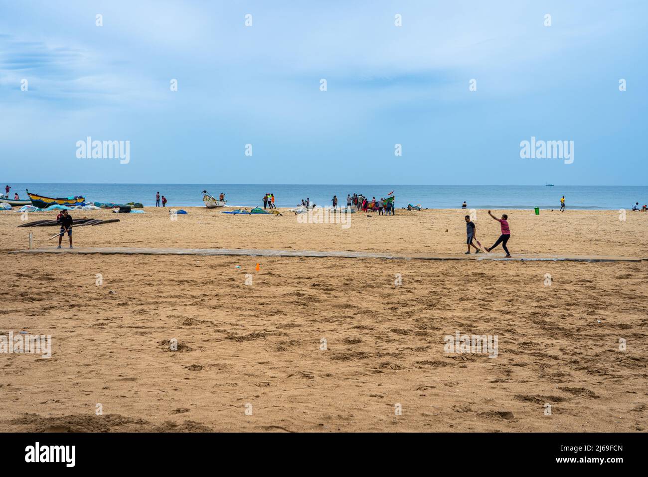 Una bella vista della spiaggia di Edward Elliot a Besant Nagar in una mattina nuvolosa. Foto Stock