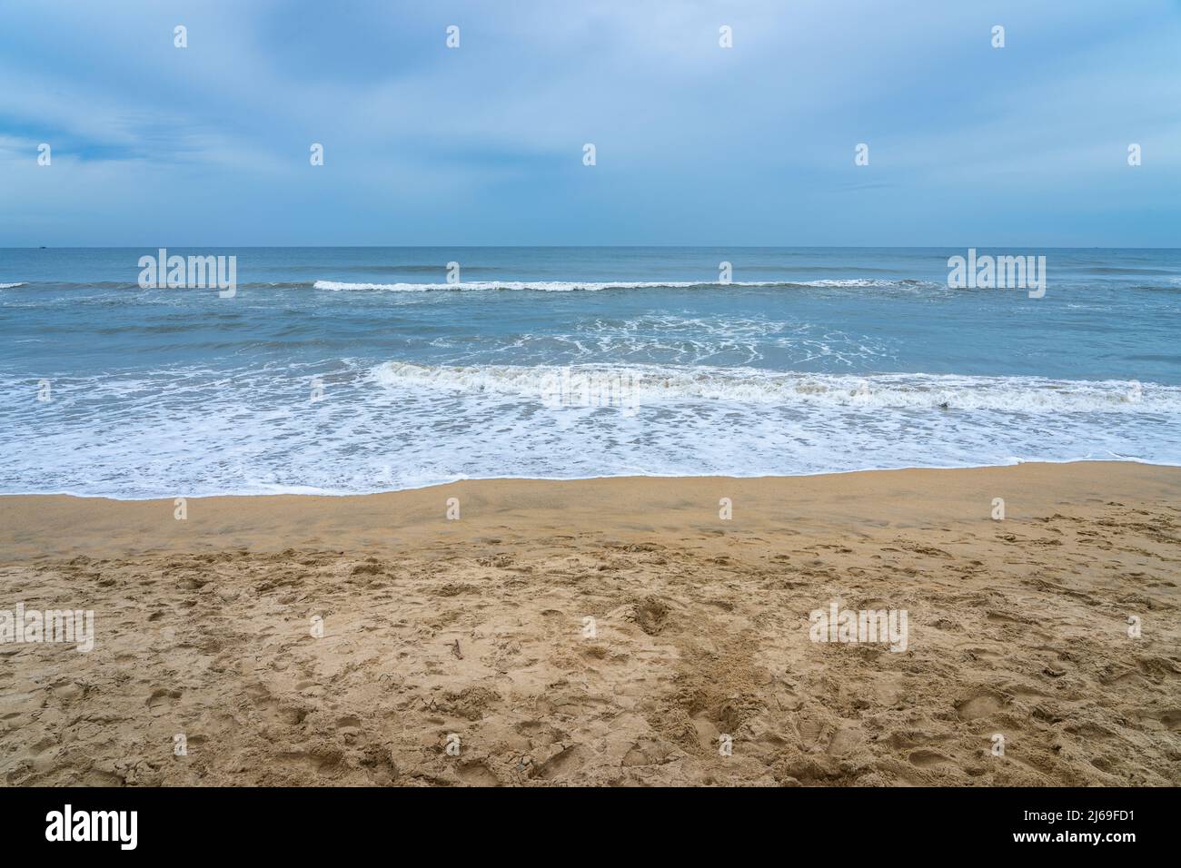 Edward Elliot's Beach a Besant Nagar è una spiaggia popolare nella città cosmopolita di Chennai. Foto Stock