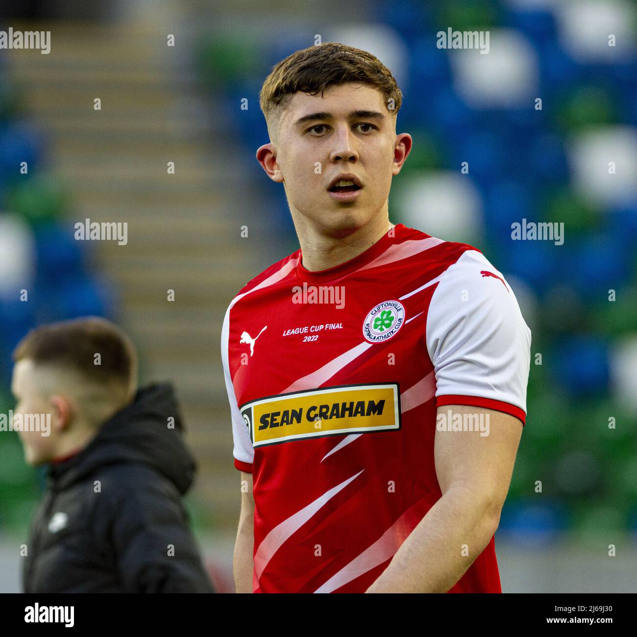 Paul o'Neill, giocatore di Cliftonville, è stato ritratto durante la finale della Coppa di Lega McLean della Bet 2022 al Windsor Park di Belfast. Foto Stock