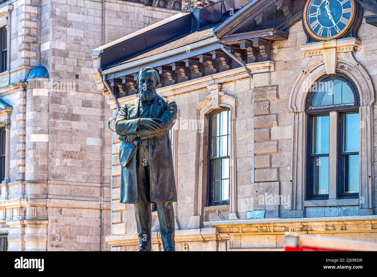 Statua di John Young a Vieux-Montreal o Old Montreal. Il quartiere storico è un sito patrimonio dell'umanità dell'UNESCO e una delle principali attrazioni turistiche della Canad Foto Stock
