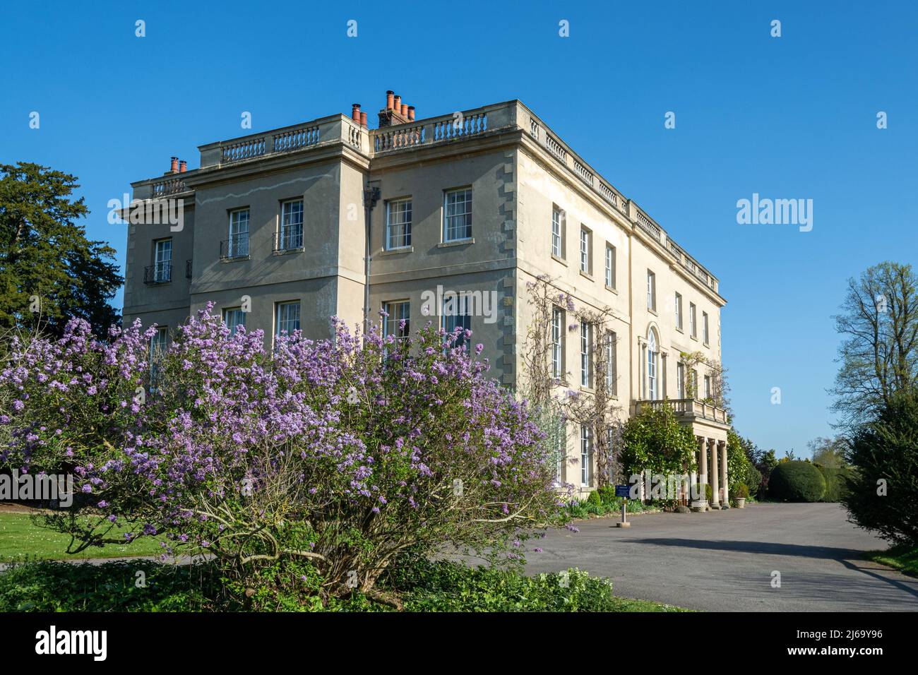 Waterperry Gardens e casa signorile in Oxfordshire, Inghilterra, Regno Unito, durante aprile o primavera Foto Stock