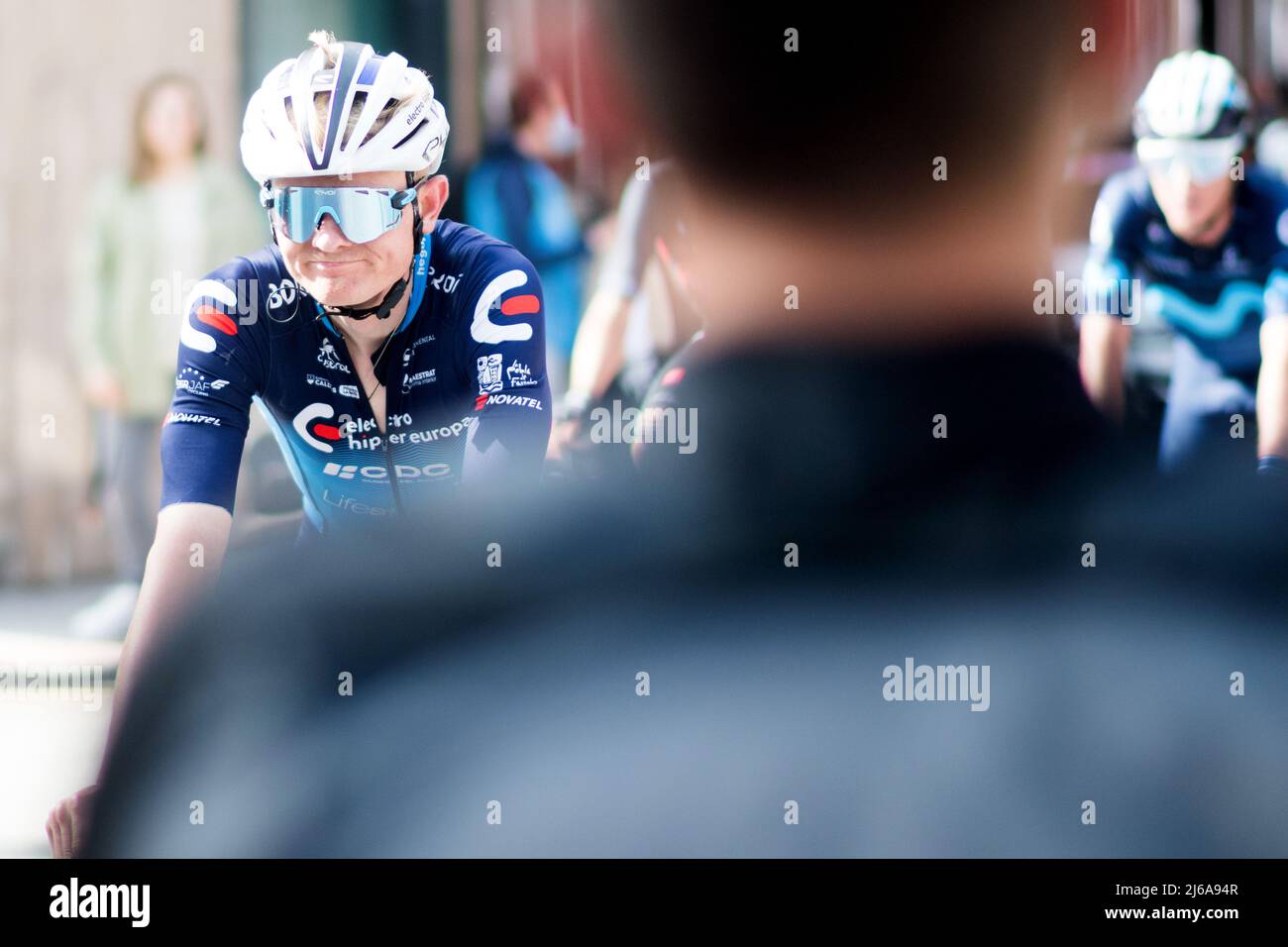 Lena, Spagna. 29th aprile 2022. Thomas Armstrong (Electro Hiper Europa Caldas) termina la tappa 1st della gara ciclistica 'Vuelta a Asturias' (Tour of Foto Stock
