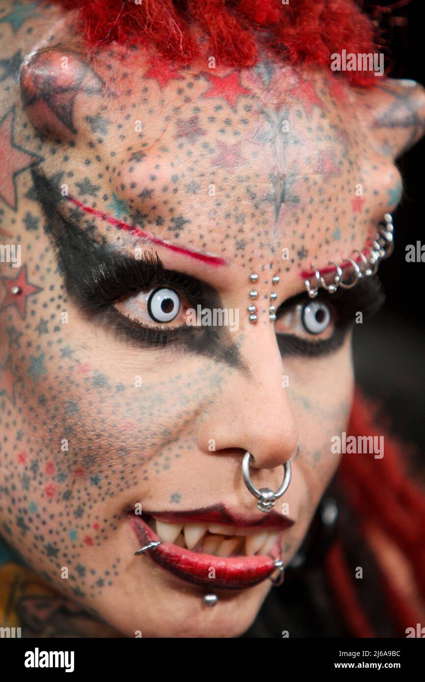 Vampire Woman è un avvocato messicano, una donna d'affari, un attivista, un artista friki e un artista professionista tatuaggio Foto Stock
