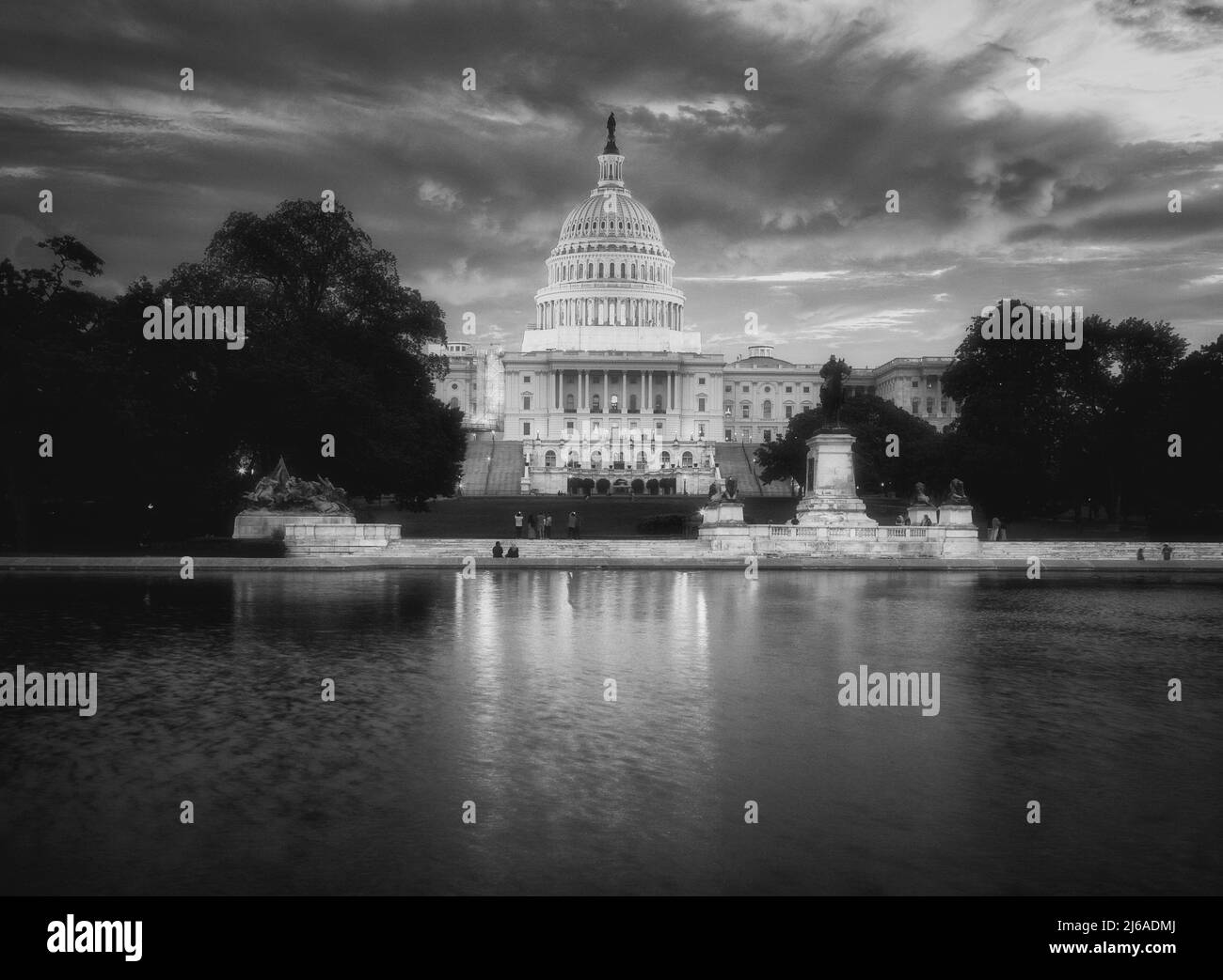 Il Campidoglio, sede del Senato e della Camera dei rappresentanti degli Stati Uniti presso il National Mall di Washington DC. Foto Stock