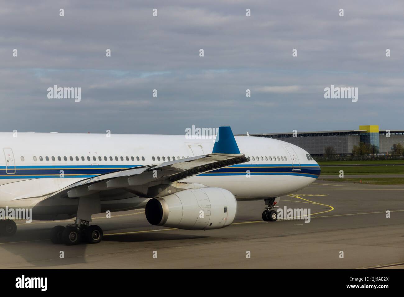 Preparazione dell'aeroplano prima del volo con l'aeroporto Foto Stock