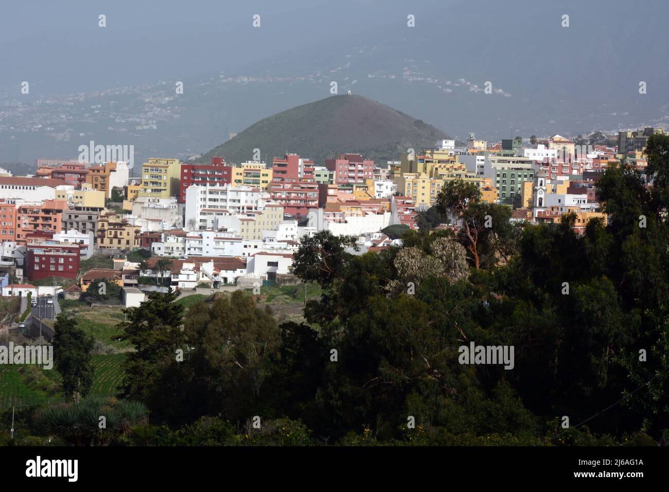 La città di Los Realejos sulla costa settentrionale dell'isola spagnola di Tenerife, Isole Canarie, Spagna. Foto Stock