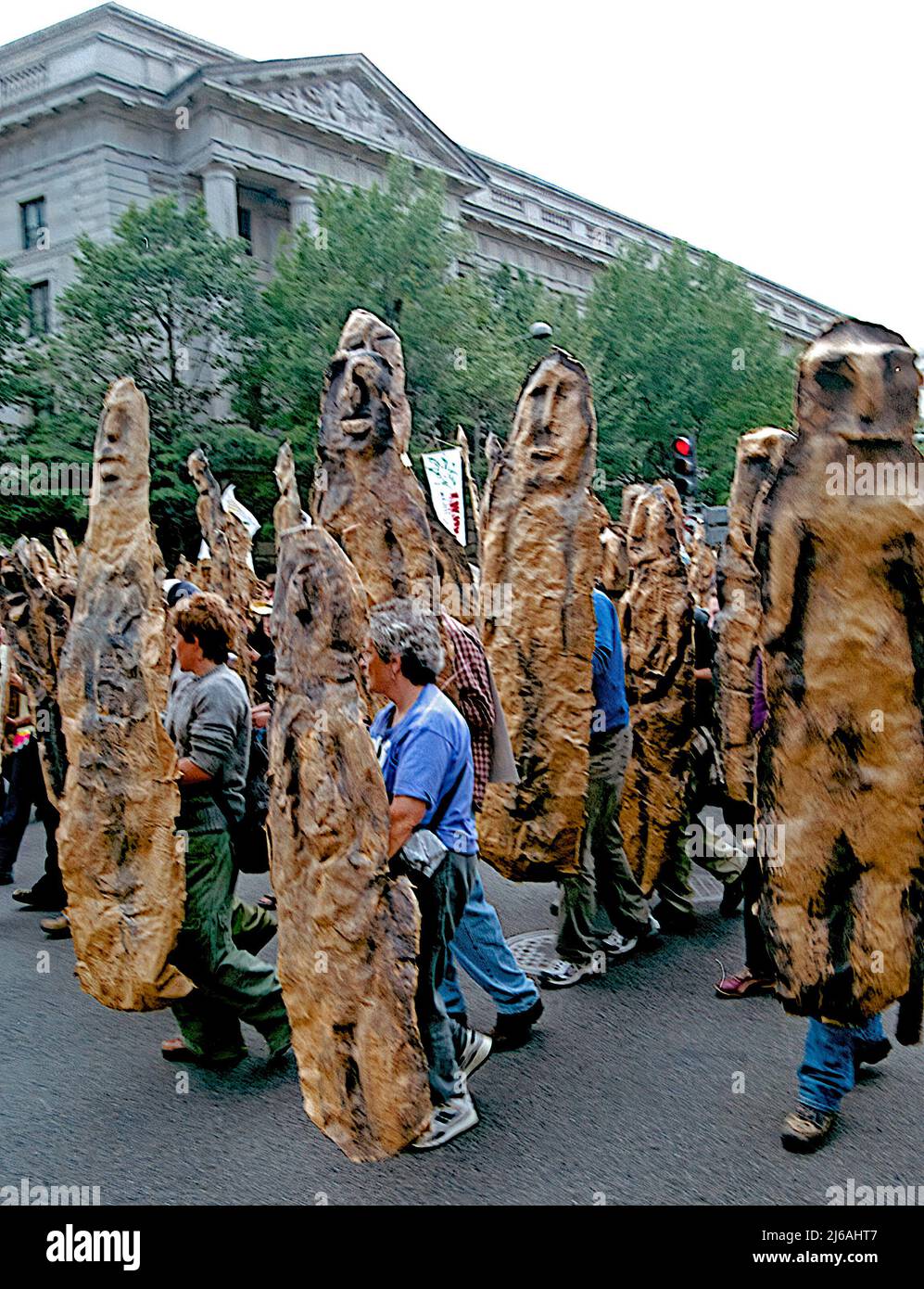 WASHINGTON DC - 20 APRILE 2002Immigration marzo di protesta dei diritti a Washington DC. Al 14th e Penn Ave. NW Freedom plaza. Credito: Mark Reinstein/MediaPunch Foto Stock