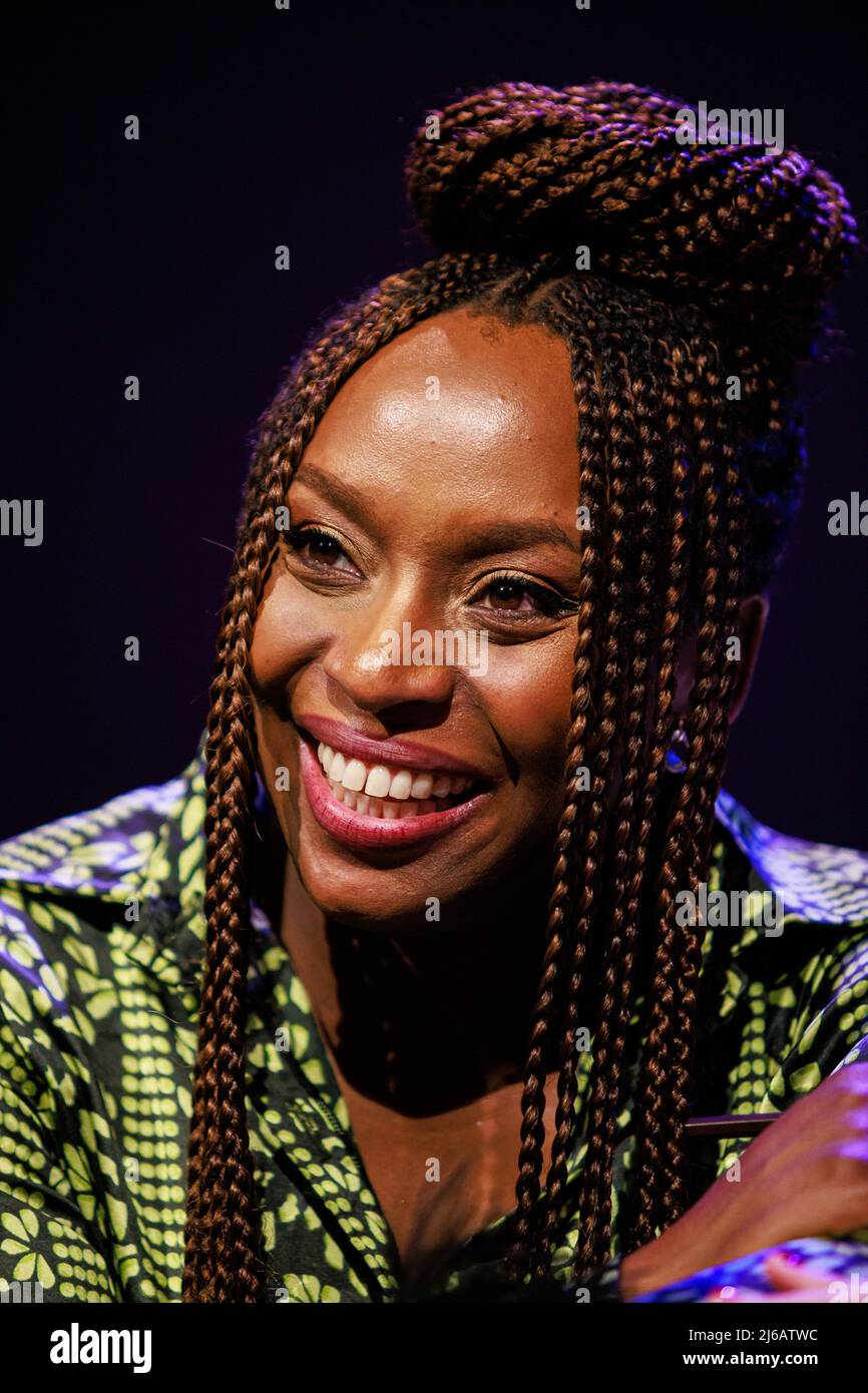 Lubiana, Slovenia. 29th Apr 2022. Lo scrittore Chimamanda Ngozi Adichie ha visto alla Fabula letteratura del festival mondiale di Lubiana. Il premiato autore nigeriano ha parlato del suo libro Notes on Grief. Credit: SOPA Images Limited/Alamy Live News Foto Stock