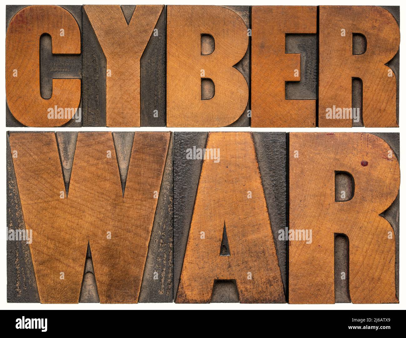 cyber war - parole isolate nel tipo di legno di stampa letteraria vintage, cyberwarfare e attacchi digitali concetto Foto Stock